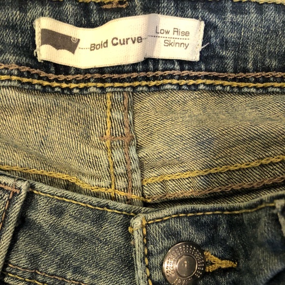 Levi’s Bold Curve Low Rise Skinny Jeans - Picture 4 of 6